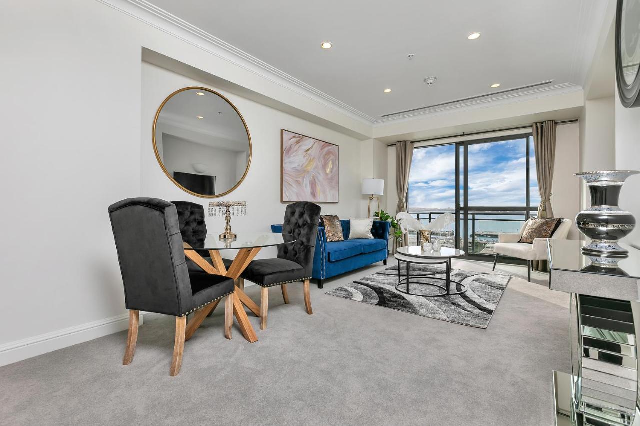 Sky-high Seascape - A Starlight Delight! Apartment