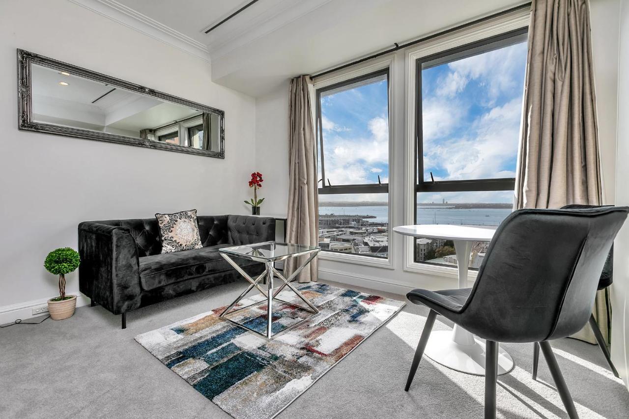 Sky-high Seascape - A Starlight Delight! Apartment