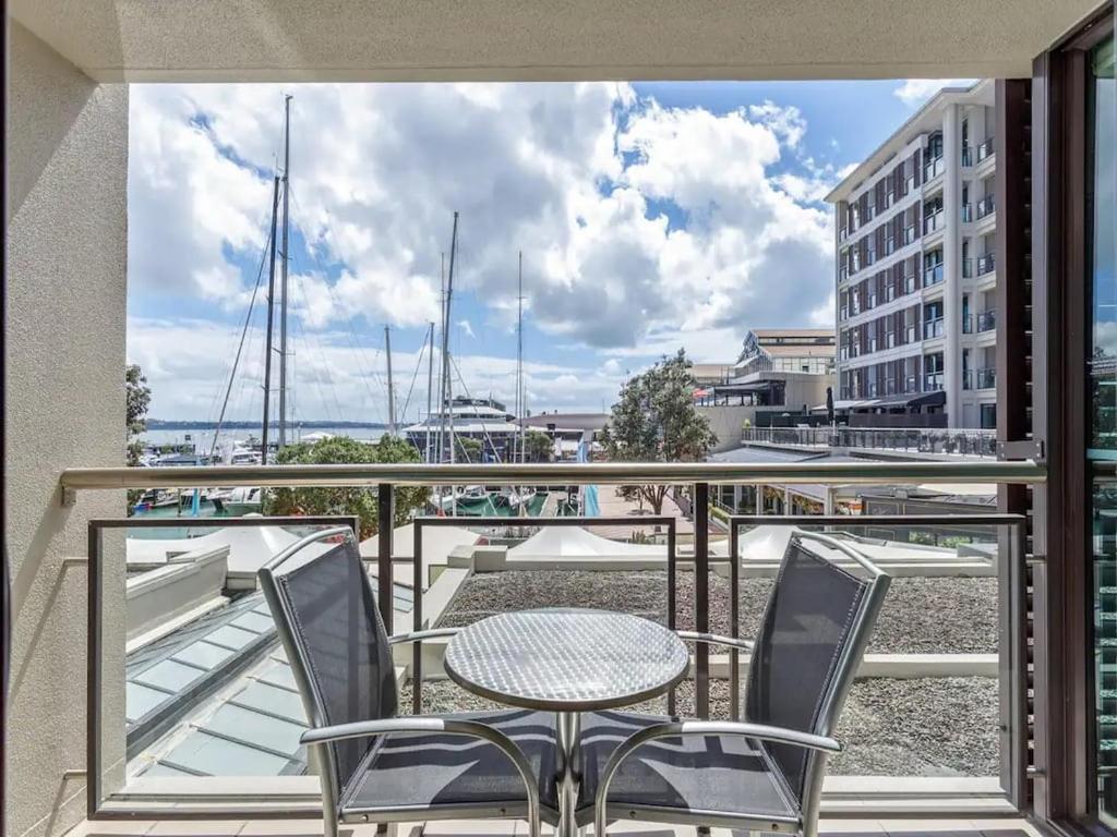 Viaduct 1-bedroom With Balcony!