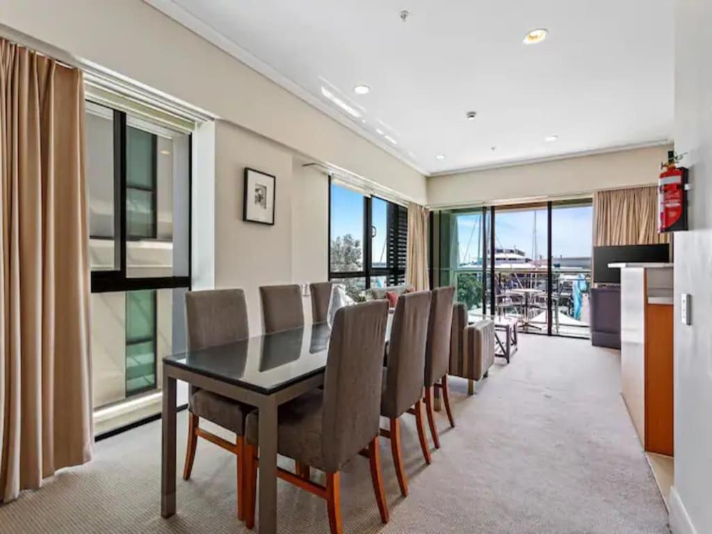 Apartment Viaduct 1-bedroom With Balcony!