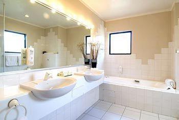 Royal Park Motel 4*