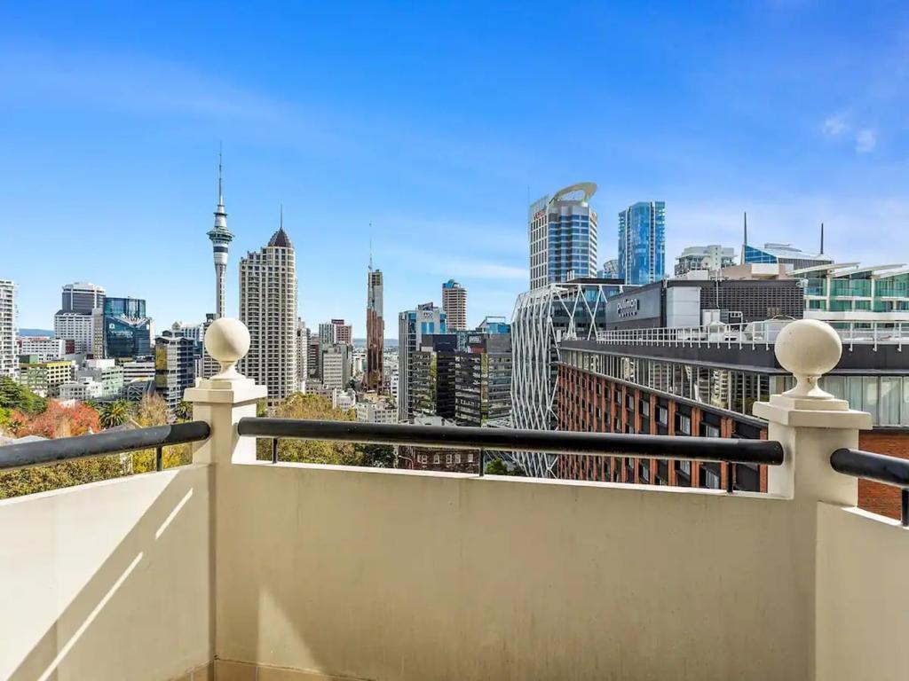 Stunning Sky Tower View Pool And Gym! Apartment Auckland