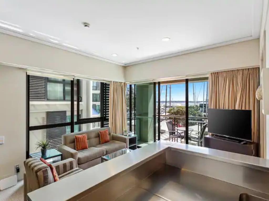 Viaduct 1-bedroom With Balcony! Apartment *