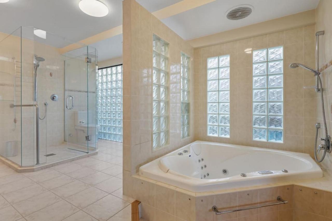 Magnificent Beachfront Mansion - Pool - Fireplace Villa *