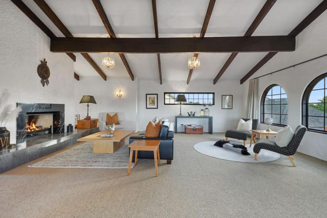 Magnificent Beachfront Mansion - Pool - Fireplace Auckland