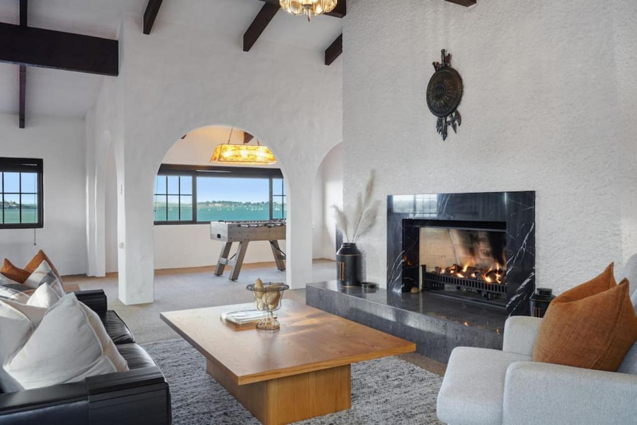 Villa Magnificent Beachfront Mansion - Pool - Fireplace