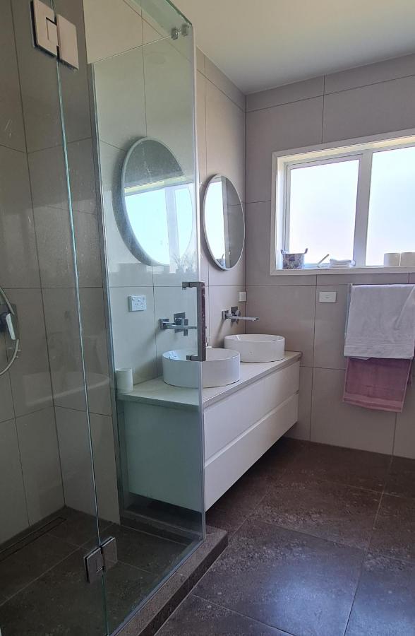 Fabulous, Single-level 3 1 Small With Folding Sofa * Auckland