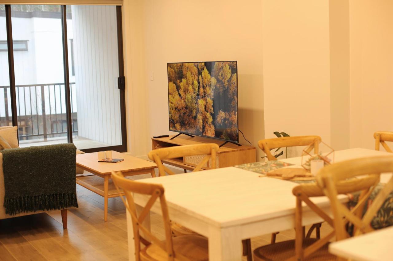 Cozy And Comfortable, Sunny Three-storey Building Apartment