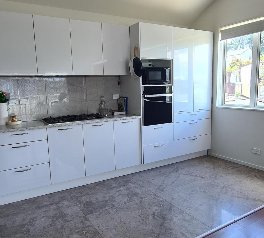 Apartment Fabulous, Single-level 3 1 Small With Folding Sofa Auckland