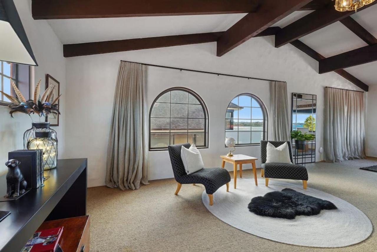 Magnificent Beachfront Mansion - Pool - Fireplace Villa *