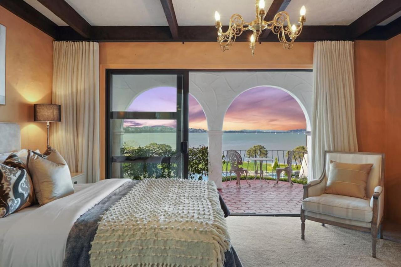 Magnificent Beachfront Mansion - Pool - Fireplace Villa *