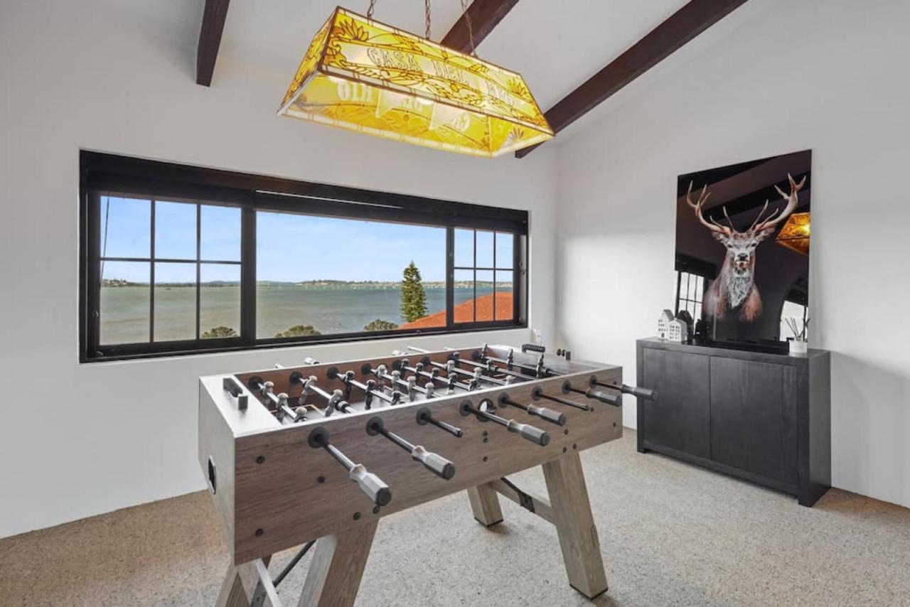 Magnificent Beachfront Mansion - Pool - Fireplace Villa Auckland