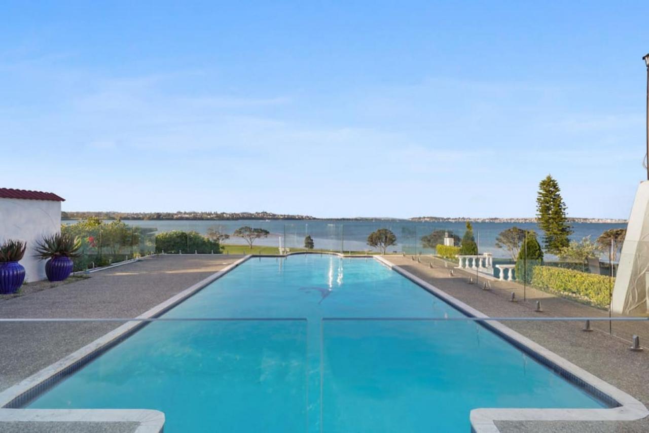 Magnificent Beachfront Mansion - Pool - Fireplace Villa