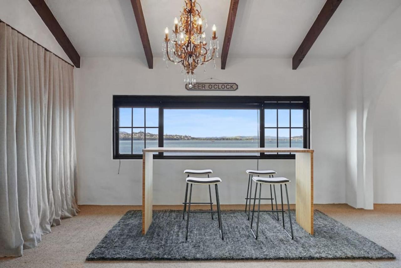 Magnificent Beachfront Mansion - Pool - Fireplace Auckland