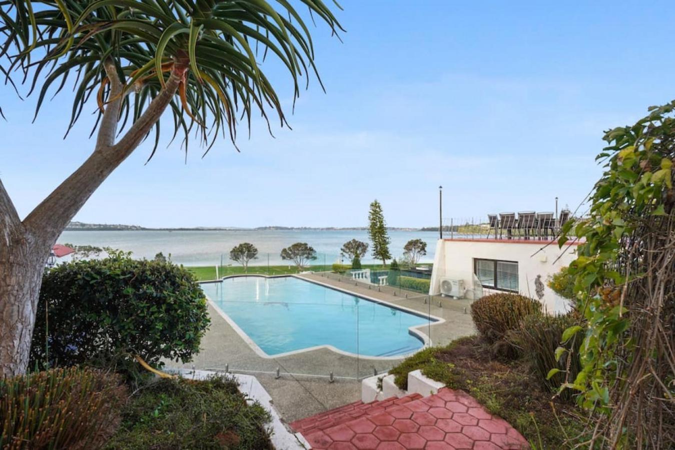 Villa Magnificent Beachfront Mansion - Pool - Fireplace