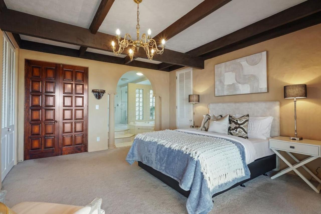 Magnificent Beachfront Mansion - Pool - Fireplace *