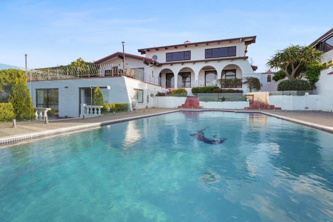 Magnificent Beachfront Mansion - Pool - Fireplace *