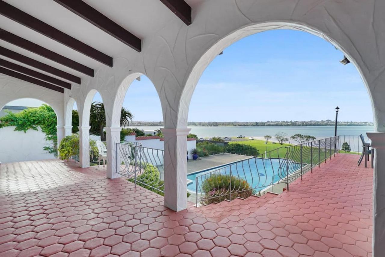 Magnificent Beachfront Mansion - Pool - Fireplace Villa