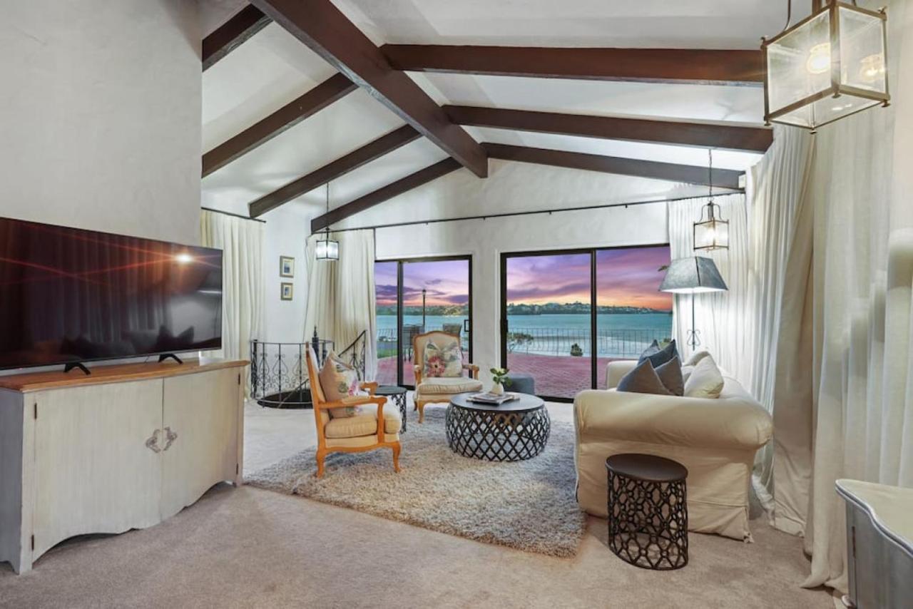 Magnificent Beachfront Mansion - Pool - Fireplace Villa *