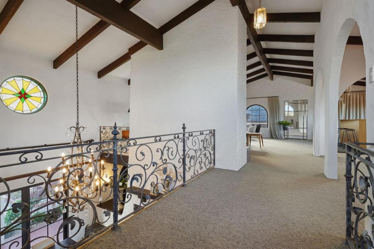 Magnificent Beachfront Mansion - Pool - Fireplace Villa Auckland