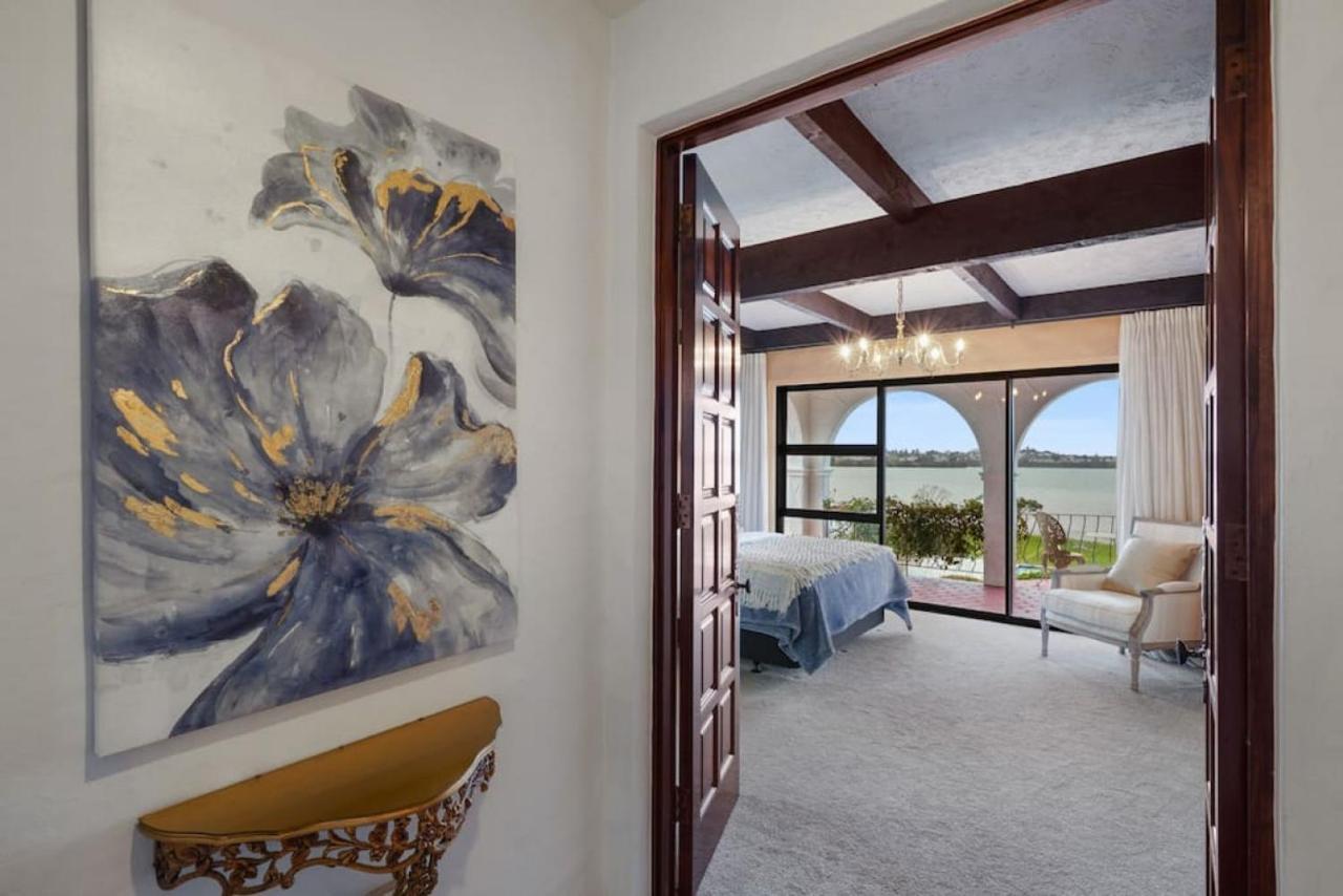 Villa Magnificent Beachfront Mansion - Pool - Fireplace *