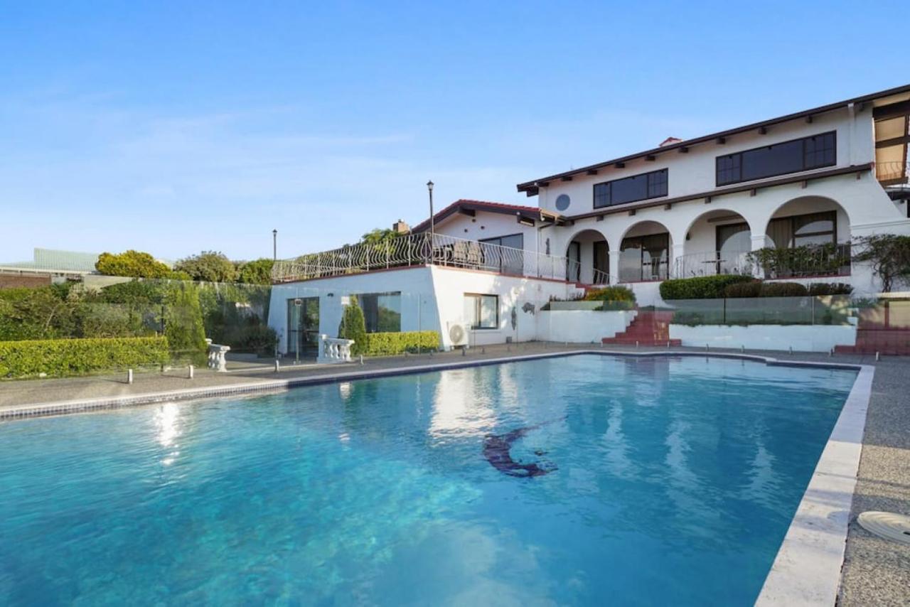 Magnificent Beachfront Mansion - Pool - Fireplace *