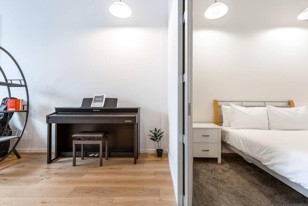 Stylish Pad Near Sky Tower Apartment *
