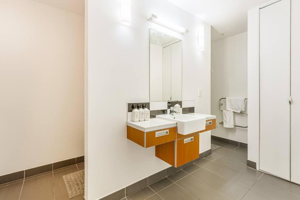 Stylish Pad Near Sky Tower Apartment Auckland