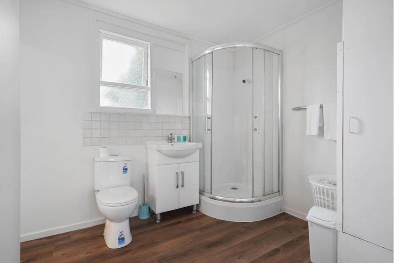 Cosy Renovated Two Bed Garden Apt - Wifi - Netflix * Auckland