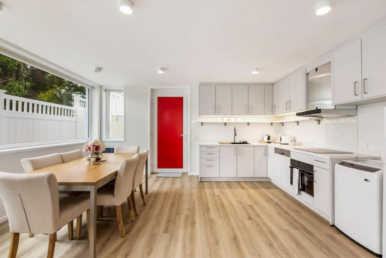 Apartment Cove Hideaway Is In A Great Location Auckland