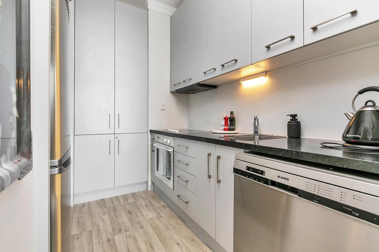The Corporate's Selection + Cp! Apartment *