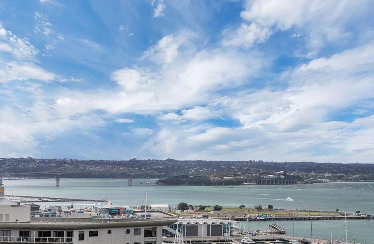 Magnificent Skytower, Sea, Habour View In Cbd