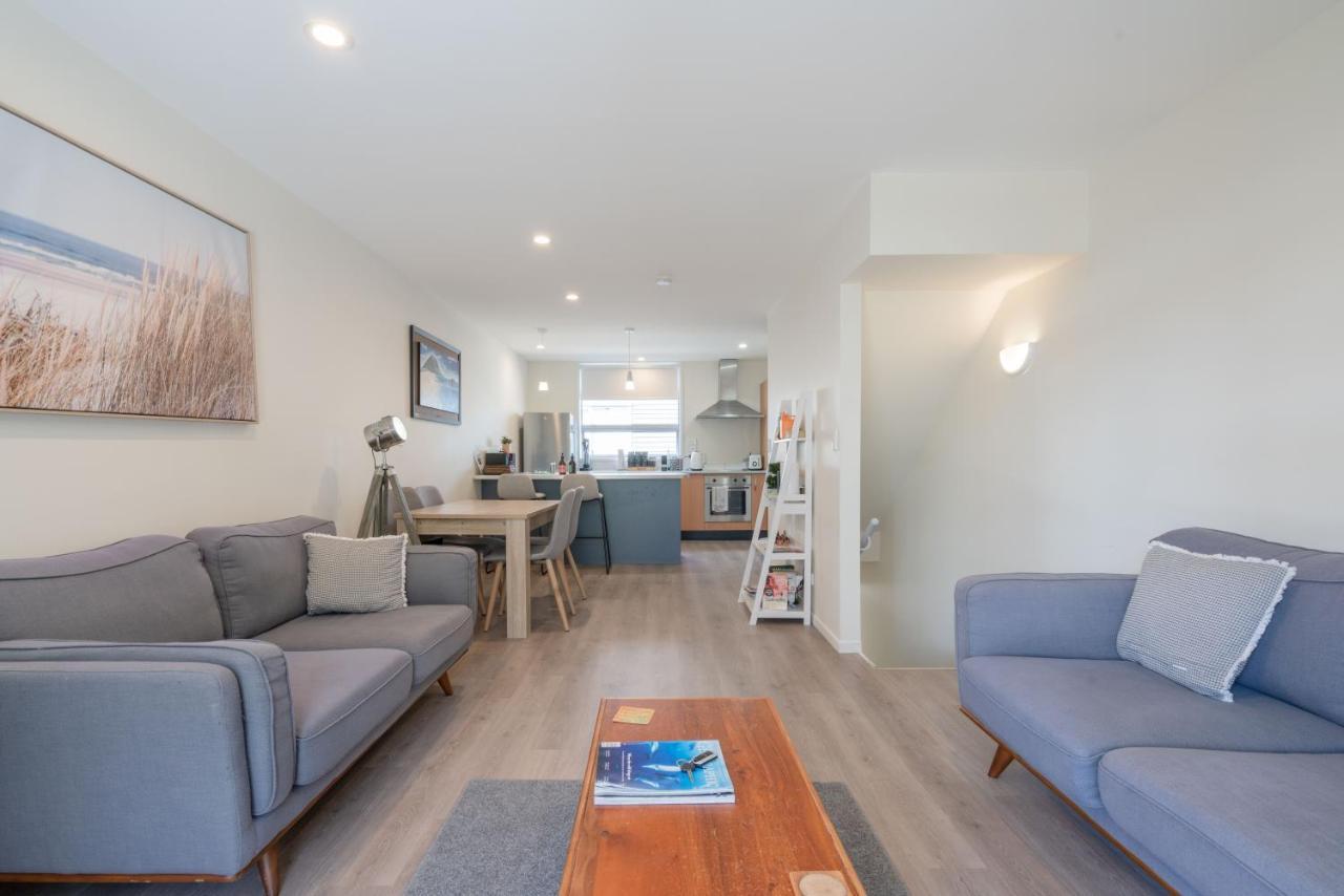 Spacious Near Cbd Pool Parking 3br Apartment