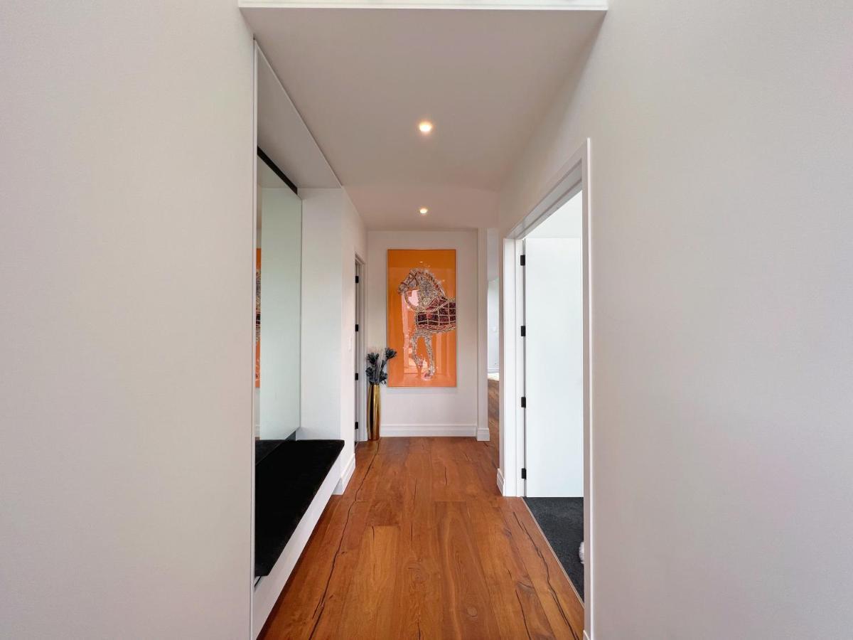 Elegant Beach House In Long Bay * Auckland