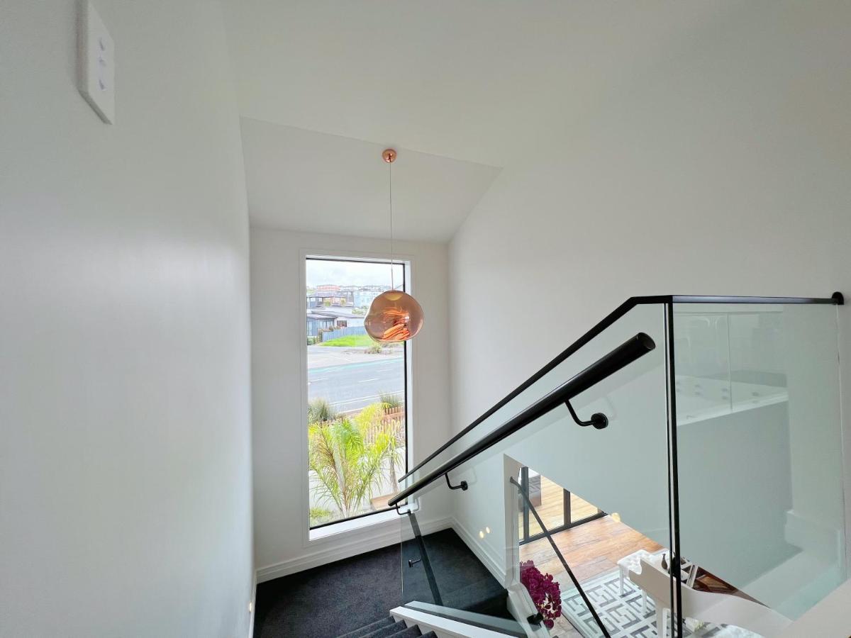 Elegant Beach House In Long Bay * Auckland