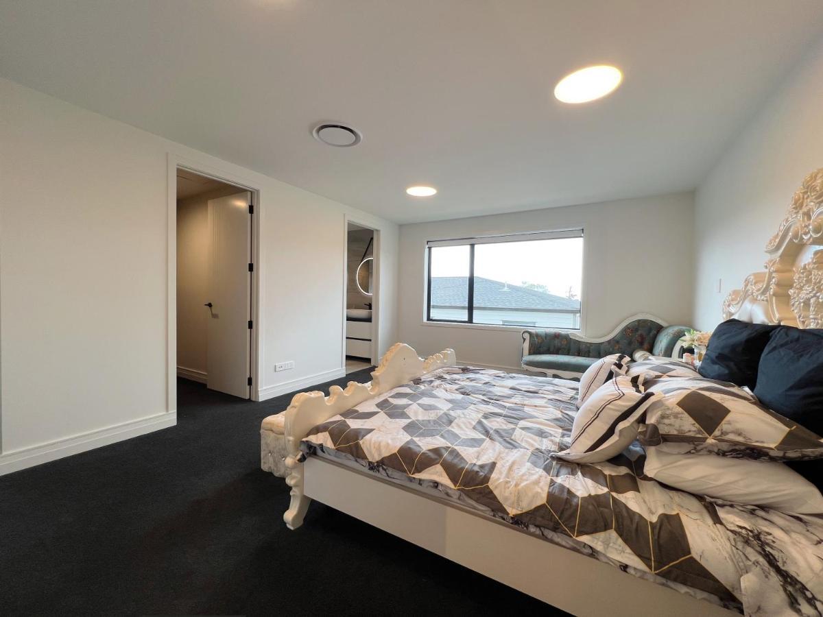 Elegant Beach House In Long Bay *