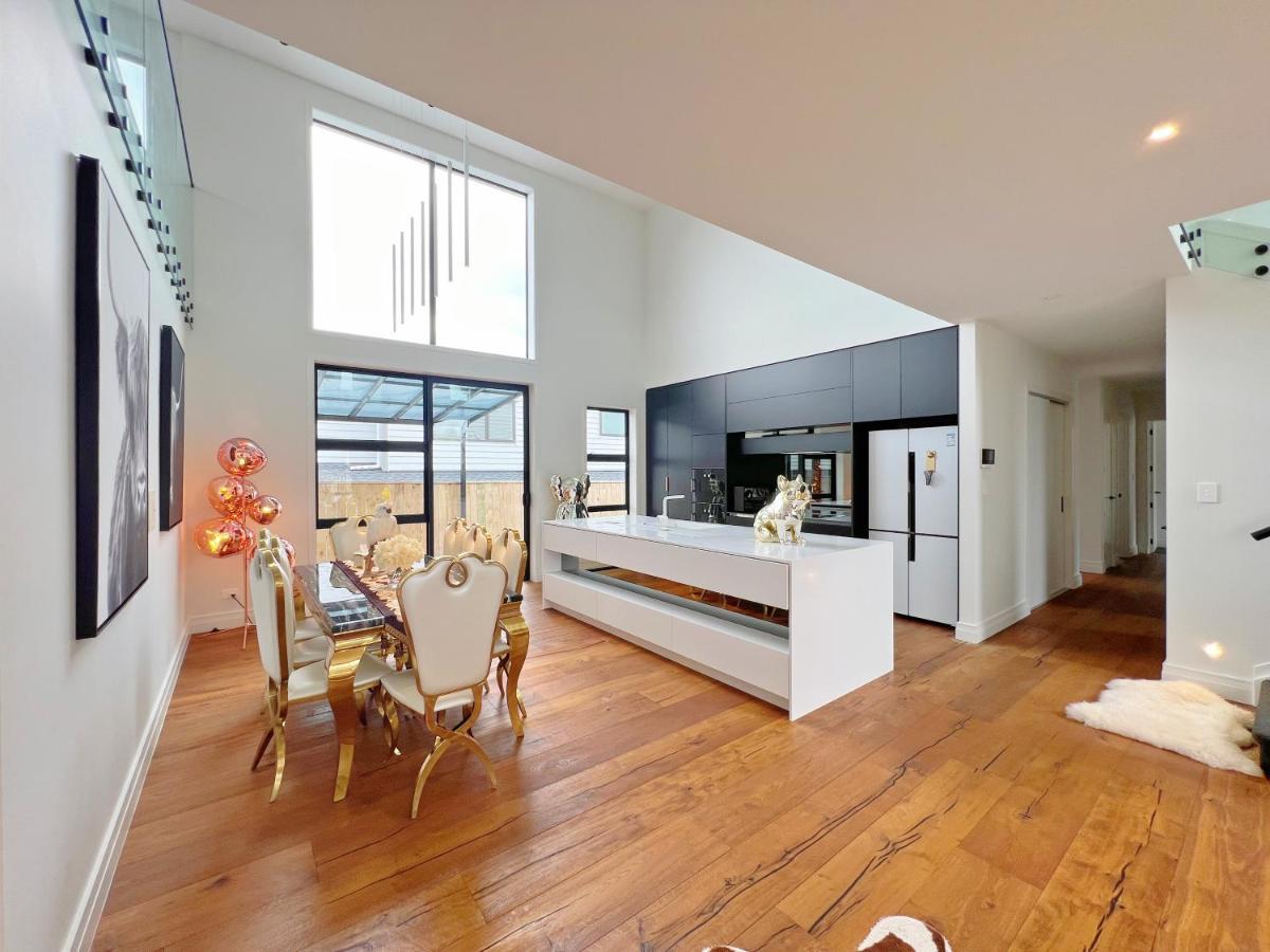Elegant Beach House In Long Bay * Auckland