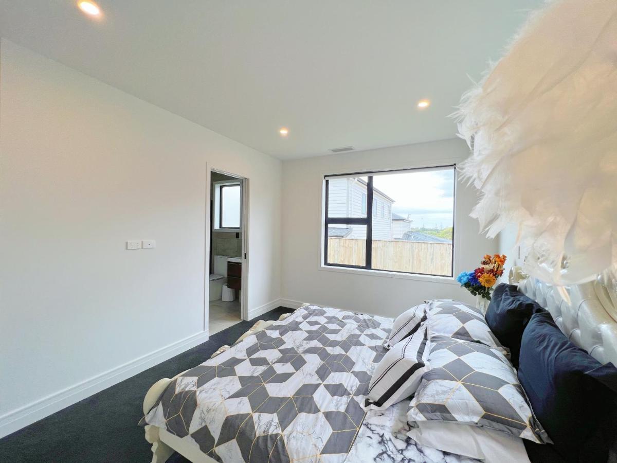 Villa Elegant Beach House In Long Bay Auckland