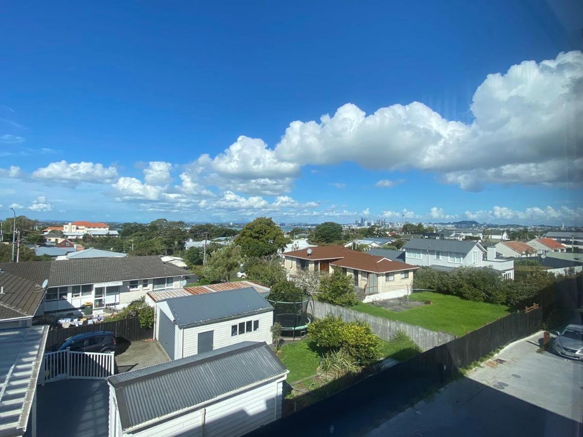 Brand New 3-bed Townhouse * Auckland