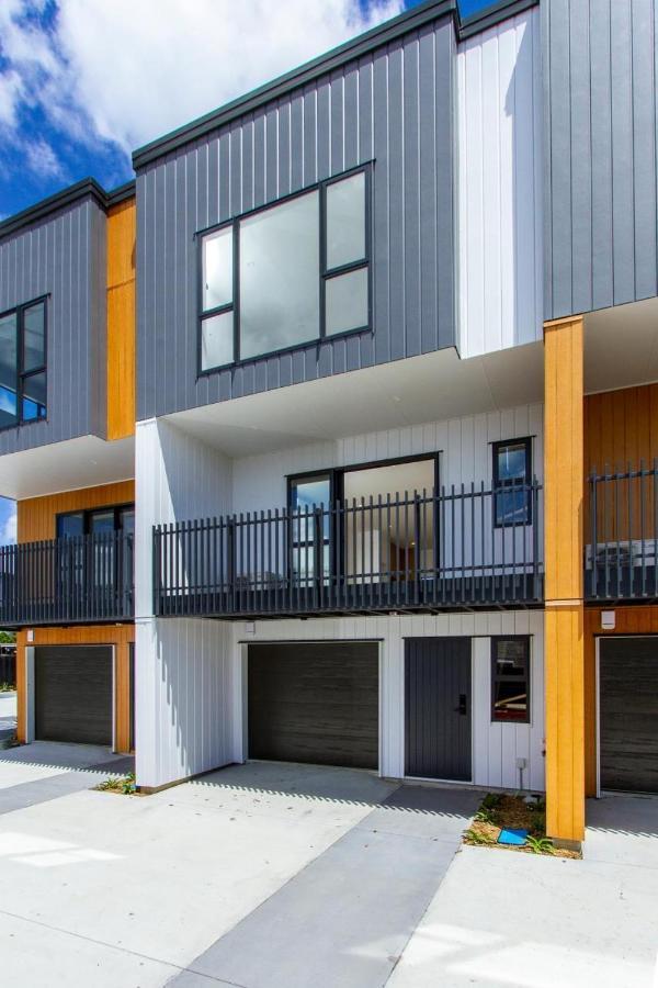 Brand New 3-bed Townhouse Holiday home Auckland