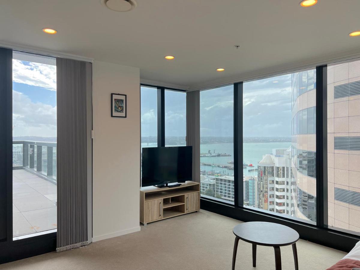 Magnificent Skytower, Sea, Habour View In Cbd Auckland