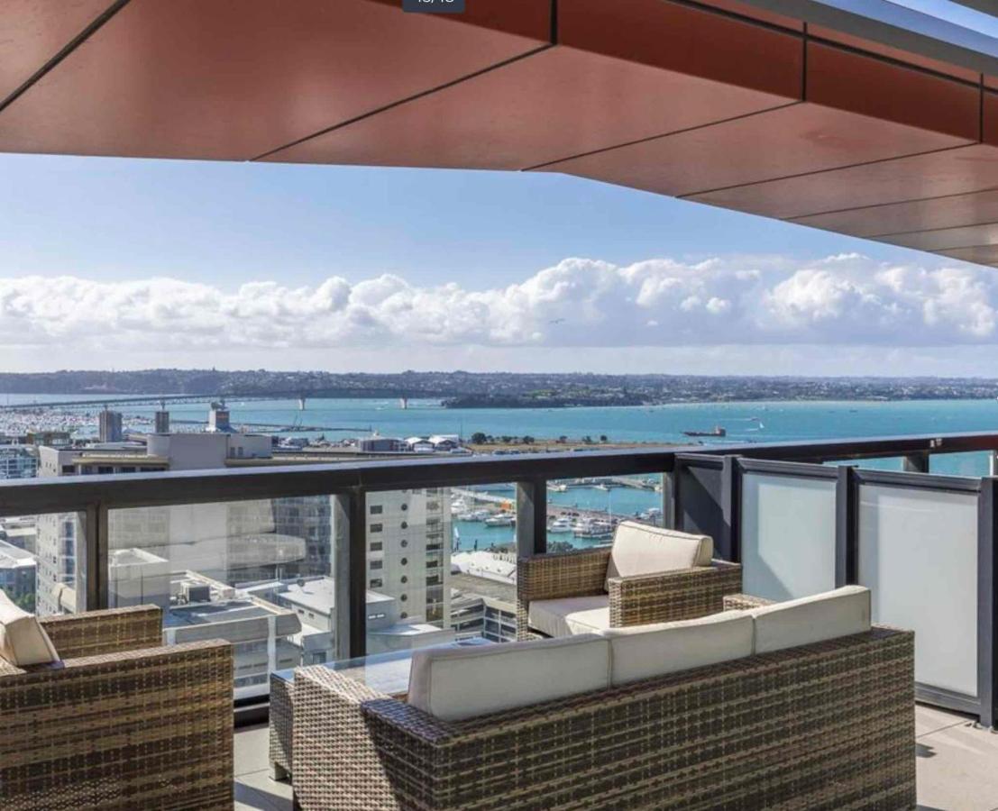 Magnificent Skytower, Sea, Habour View In Cbd