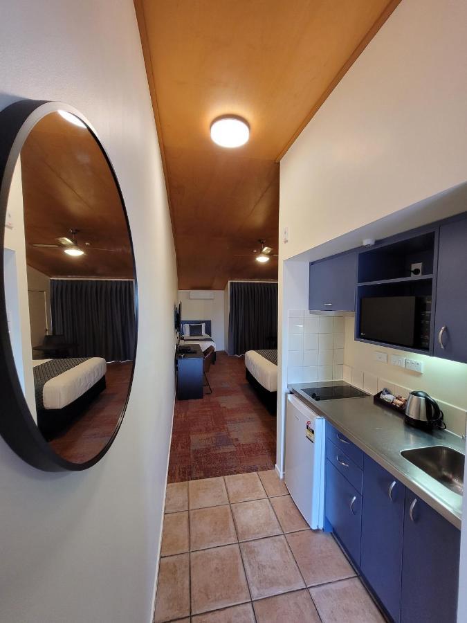Of Sails Motel