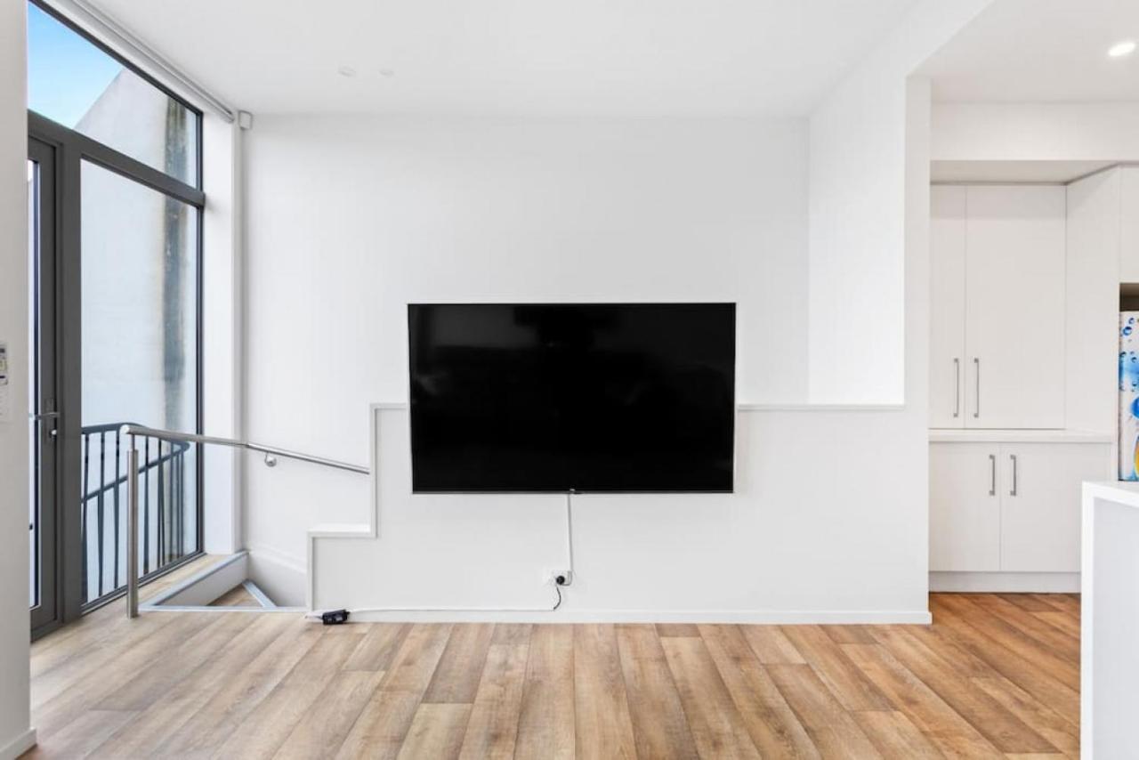 Apartment The Perfect Pad On The Shore Seconds To Stadium