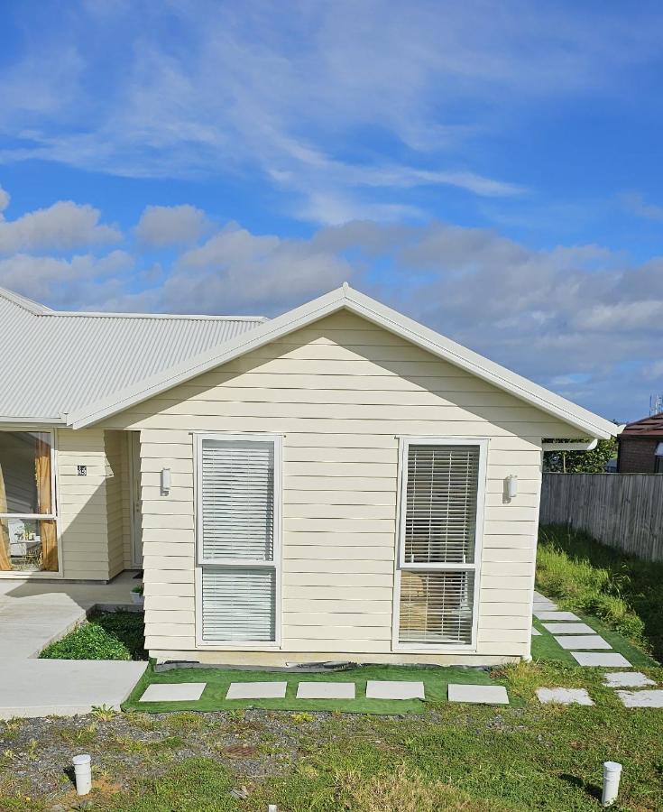 Be My Guest In Beachlands Guest house *