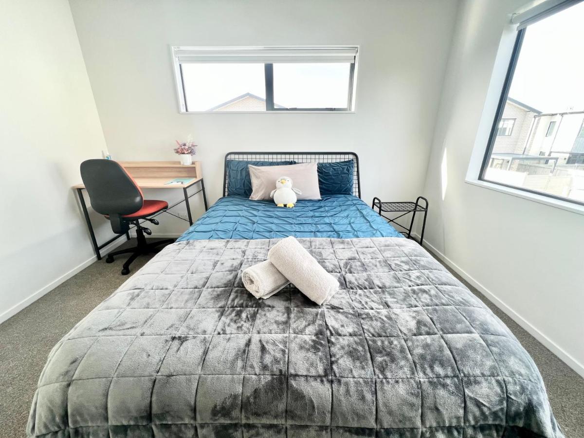 A&j Queen Bedroom-quiet And Brand New With Reserve View Homestay *