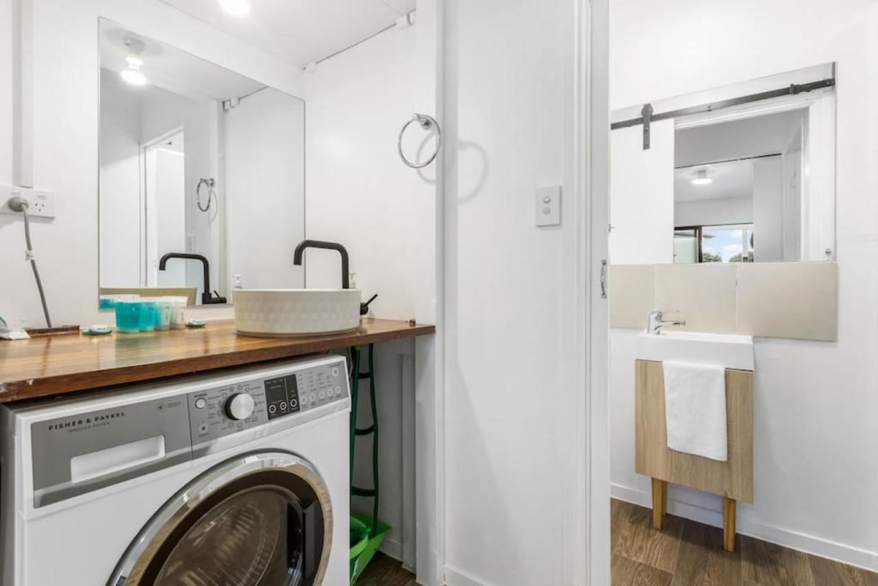 Fusion Modern Escape With Parking And Patio Auckland