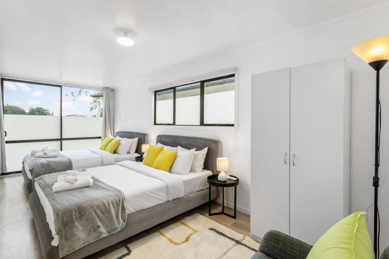 Fusion Modern Escape With Parking And Patio Holiday home Auckland