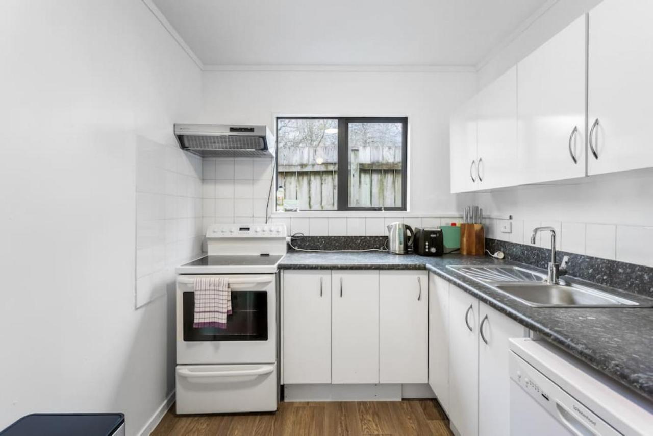 Fusion Modern Escape With Parking And Patio Auckland