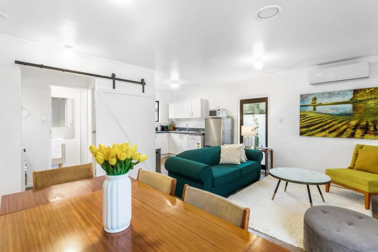 Fusion Modern Escape With Parking And Patio